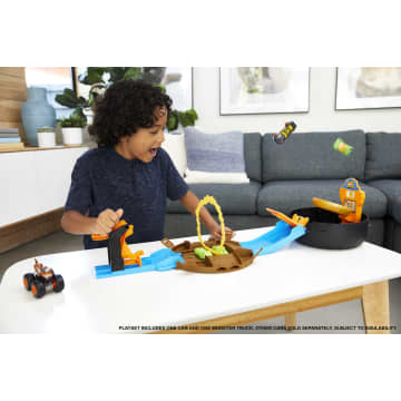Hot Wheels Monster Trucks Stunt Tire Playset