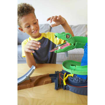 Hot Wheels City Cobra Crush Playset