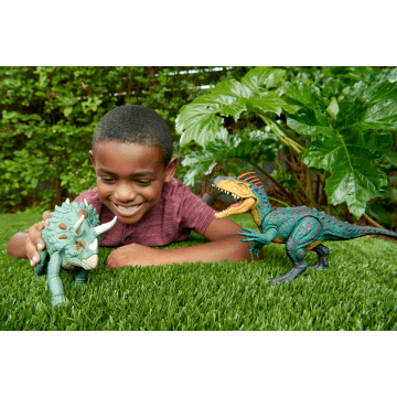 JURASSIC WORLD GIGANTIC TRACKERS Neovenator | Mattel